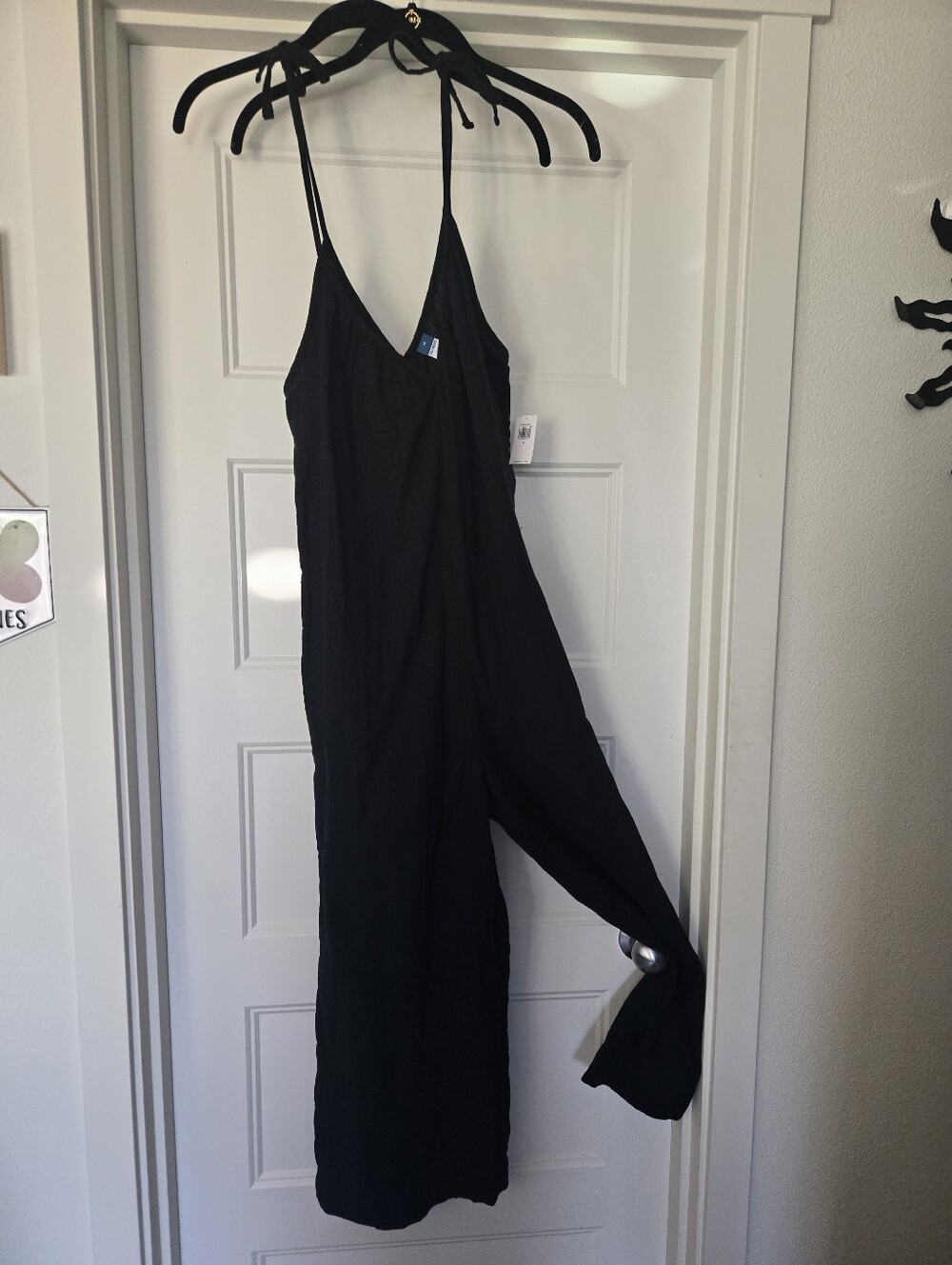 NWT!! Linen Blend  Black Tie-Shoulder Wide Leg Jumpsuit With Pockets. Size M